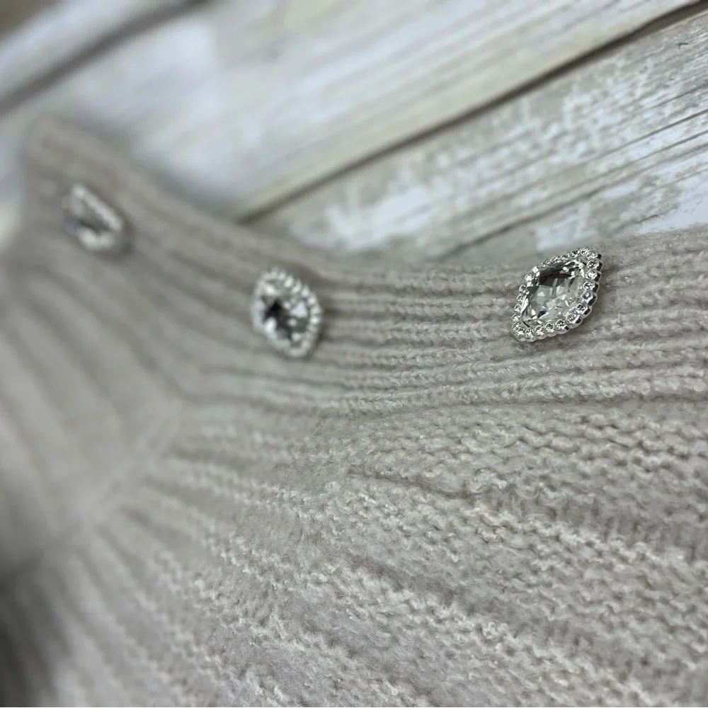 𝅺marc New York Andrew Marc fit is loose with a dolman sleeve and rhinestones - Picture 5 of 15
